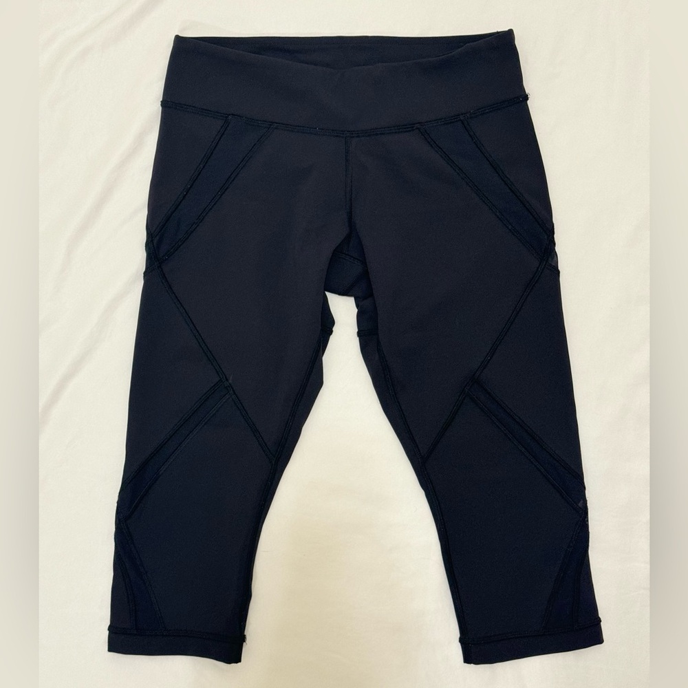 🍋LULULEMON🍋 Black cropped Leggings Size: 6